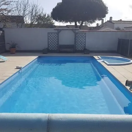Maison Ile De Re Avec Piscine Chauffee Et Velos Semesterbostad Le Bois-Plage-en-Ré