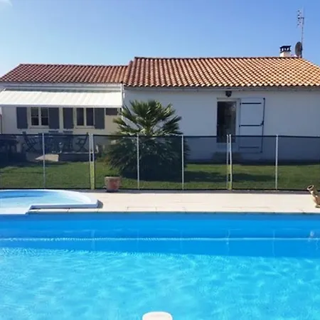 Maison île De Ré Avec Piscine Chauffée Et Vélos Сasa de vacaciones