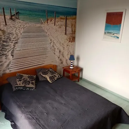 Maison Ile De Re Avec Piscine Chauffee Et Velos Holiday home *